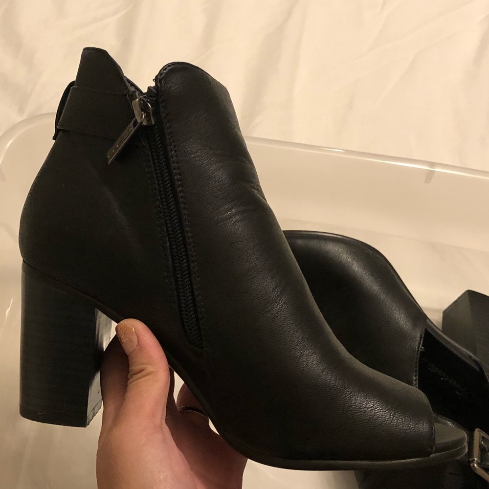 Black booties ‼️SOLD‼️